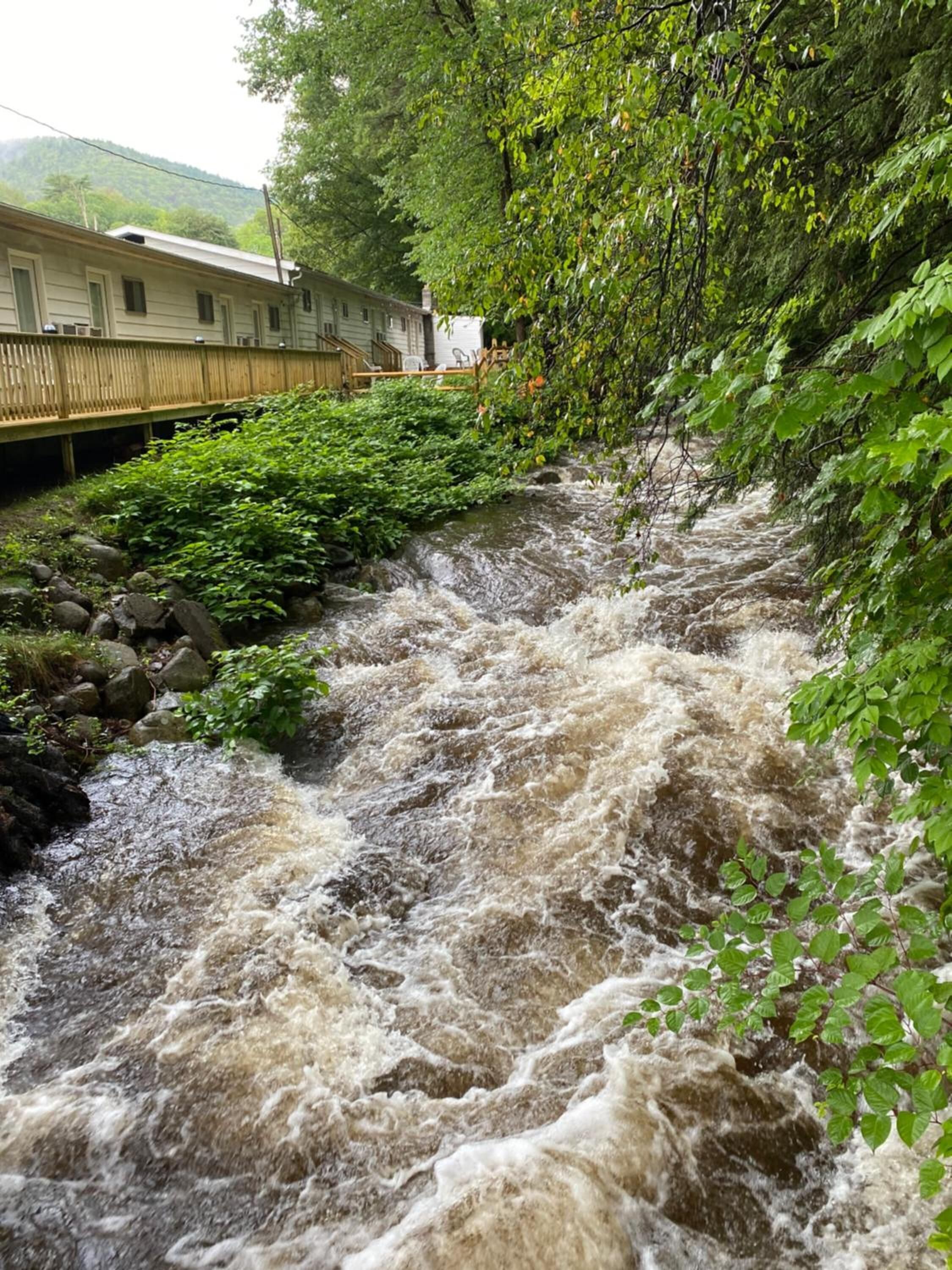 Foto - Brookside Motel & Cabins