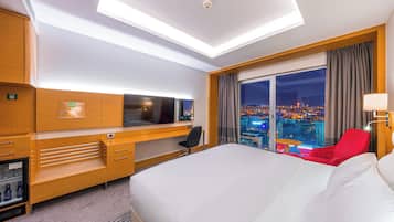 Minibar, Zimmersafe, Schreibtisch, laptopgeeigneter Arbeitsplatz