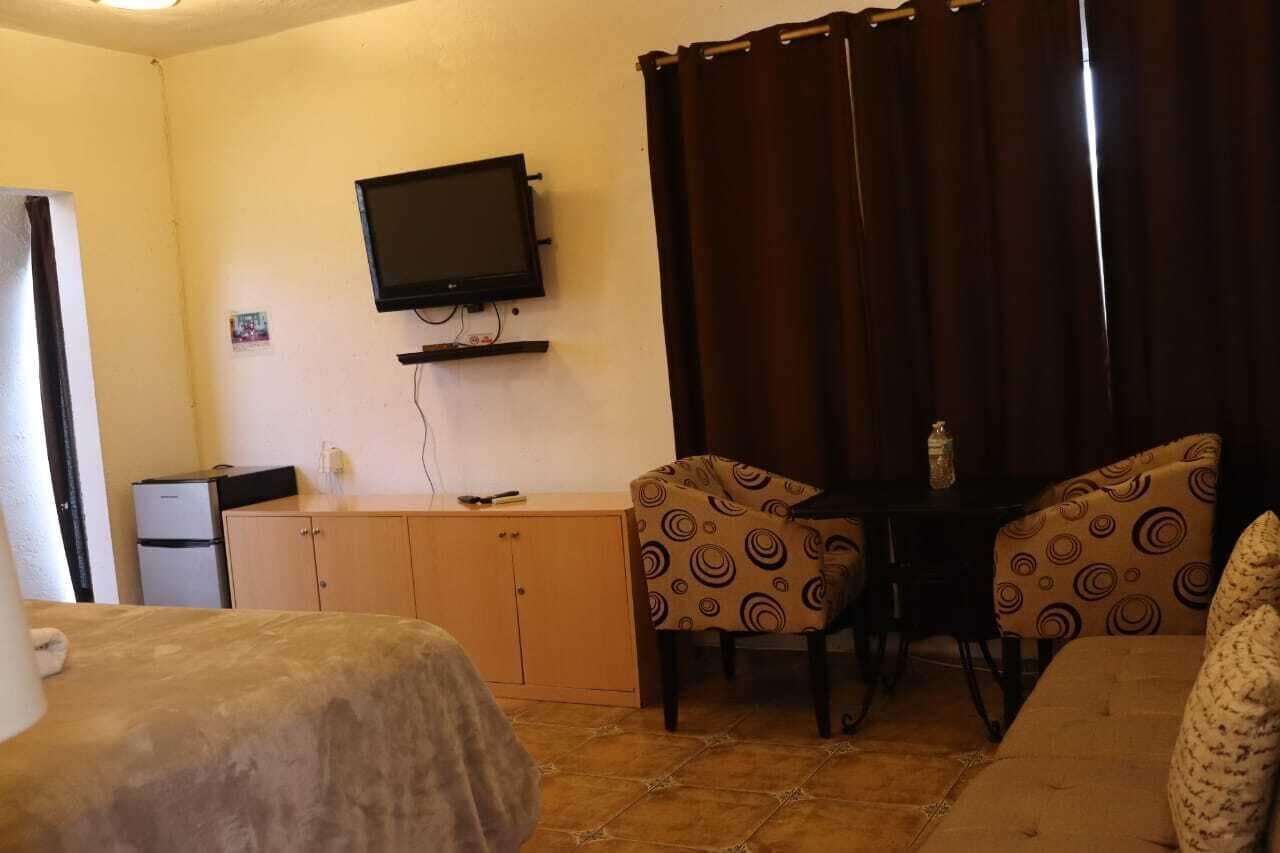 Traditional Suite, 1 King Bed | Iron/ironing board, free WiFi, bed sheets