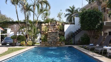 2 outdoor pools, sun loungers