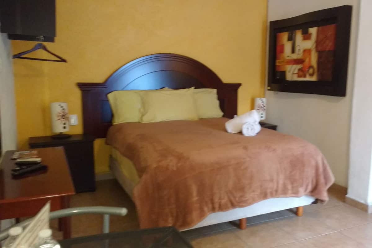 Iron/ironing board, free WiFi, bed sheets