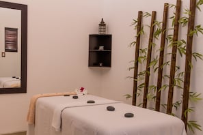 Körperbehandlungen, Hydrotherapie, Aromatherapie, Warmsteinmassagen