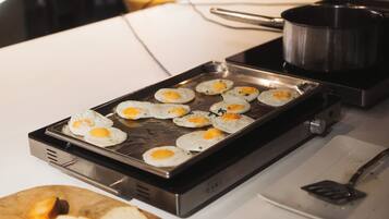 Frokostbuffé hver dag (EUR 20 per person)