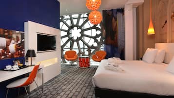 Deluxe Room | 1 bedroom, minibar, in-room safe, desk