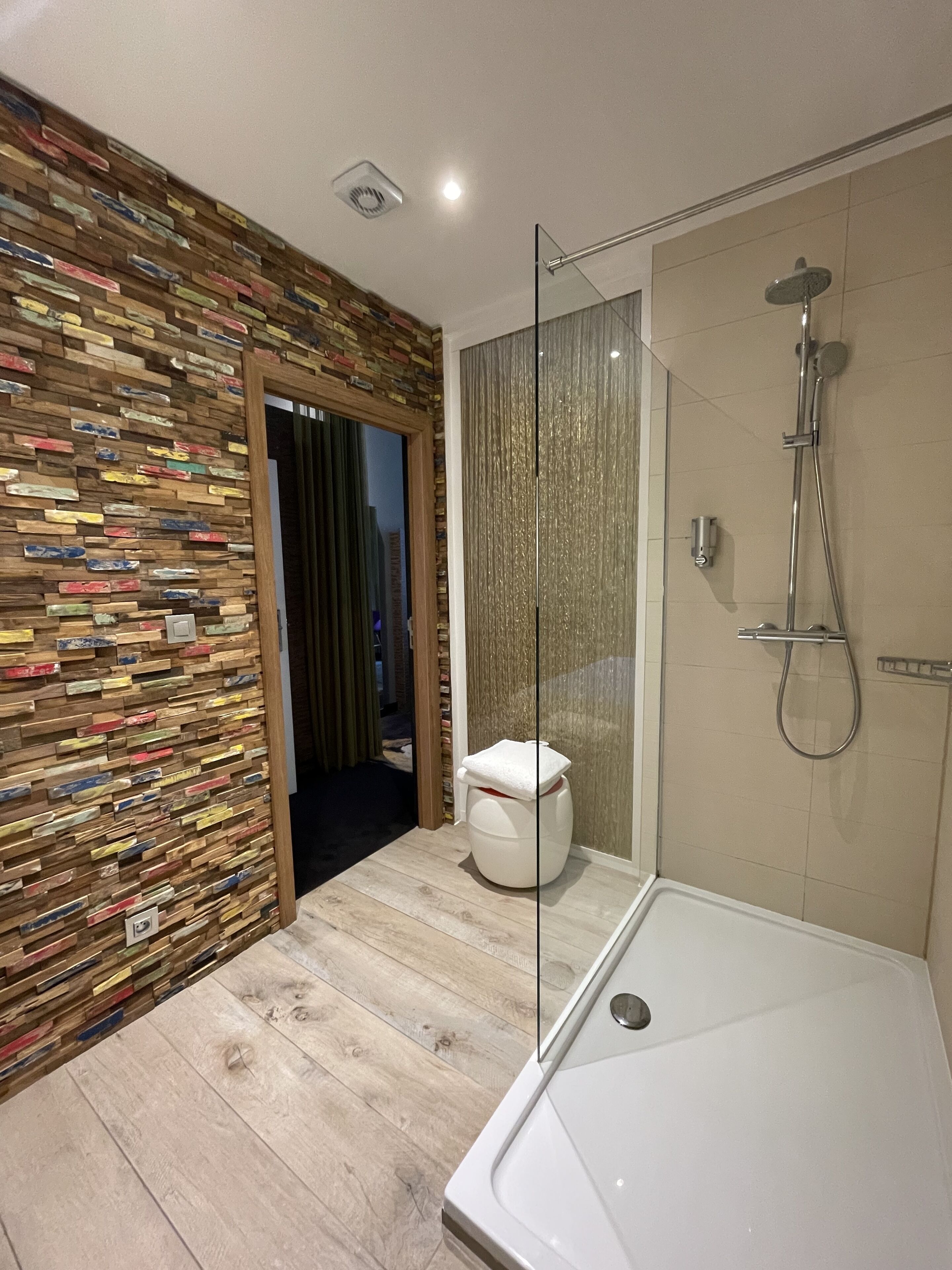 economy room, annex building (cosy) | bathroom | free toiletries, hair dryer, slippers, towels