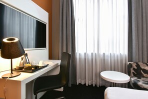 Standard Room (Cosy Plus) | Minibar, in-room safe, desk, soundproofing - Martin’s Dream Hotel (Mons)