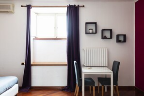 Chambre Quadruple | Bureau, chambres insonorisées, fer et planche à repasser, Wi-Fi gratuit
