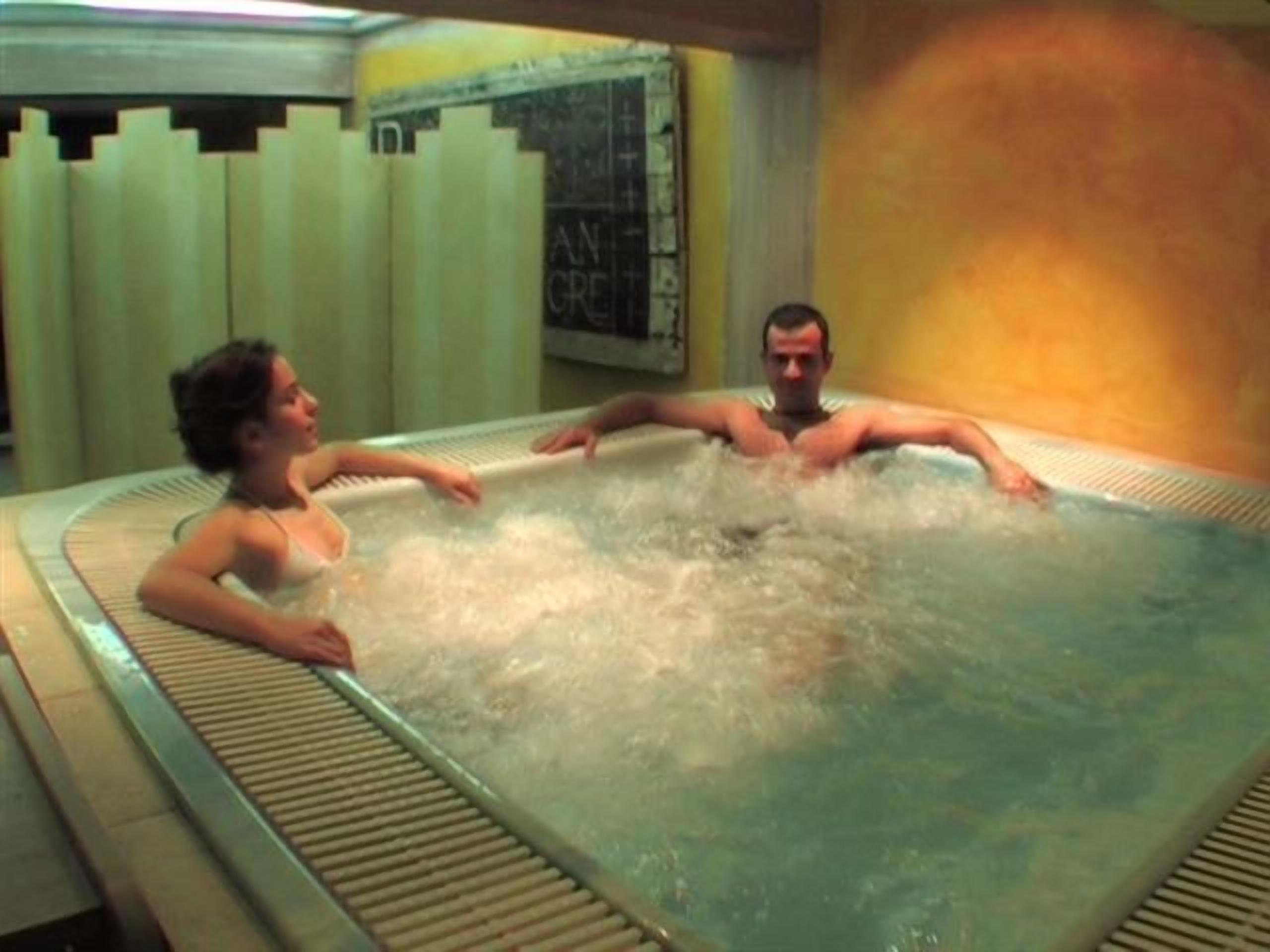 Sauna, hot tub, steam room, body treatments, aromatherapy, body wraps