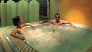 Sauna, Whirlpool, Dampfbad, Körperbehandlungen, Aromatherapie