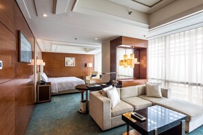 Executive Studio Suite, 1 King Bed | Premium bedding, minibar, in-room safe, desk - JW Marriott Hotel Zhengzhou (Zhengzhou)