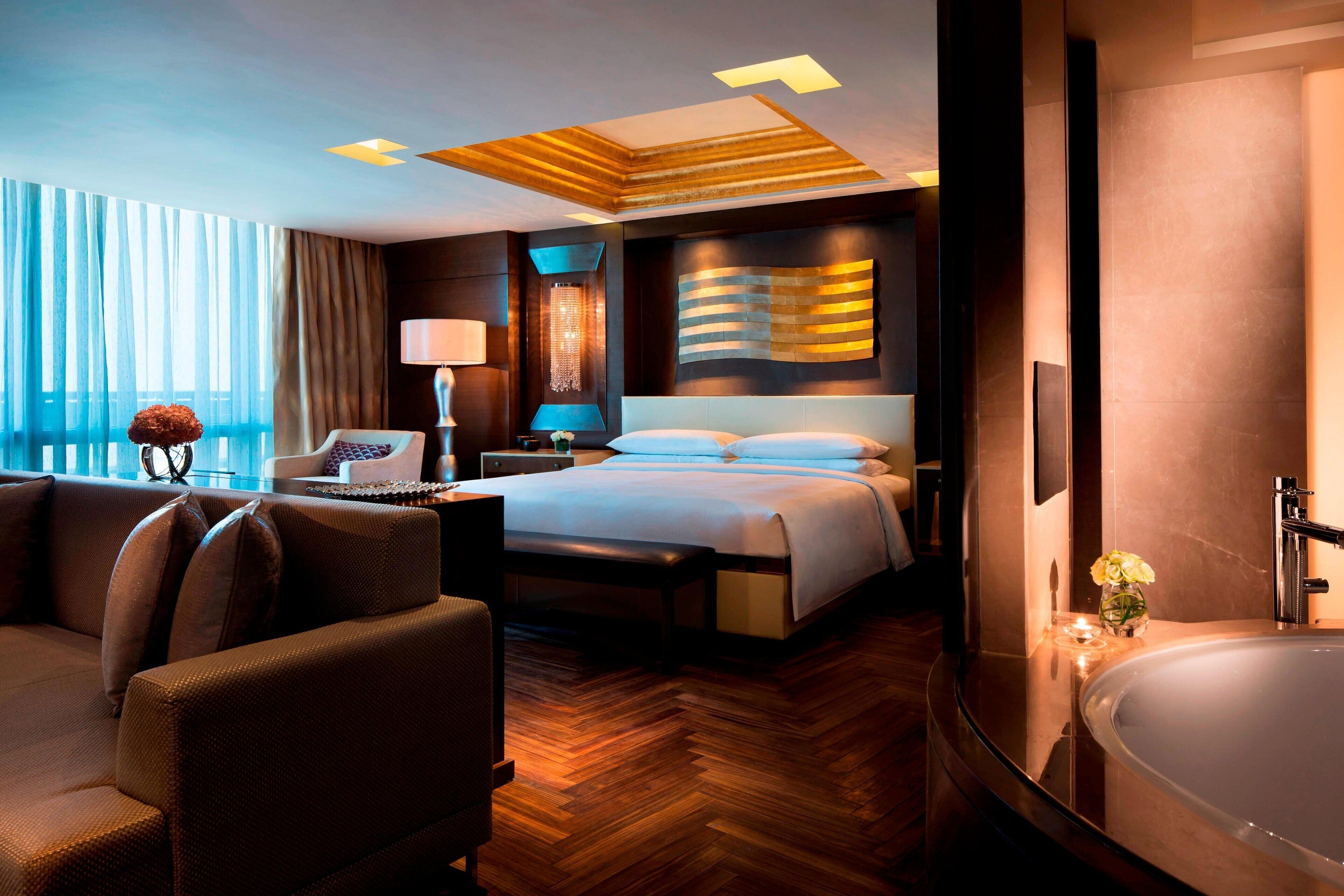 presidential suite, 1 king bed | premium bedding, minibar, in-room safe, desk