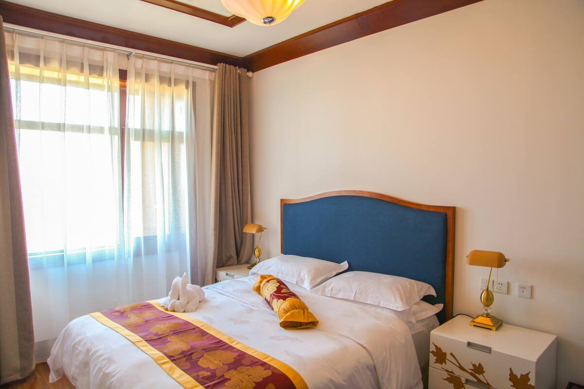 Premium bedding, pillowtop beds, minibar, in-room safe