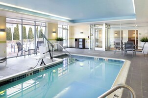 Una piscina cubierta