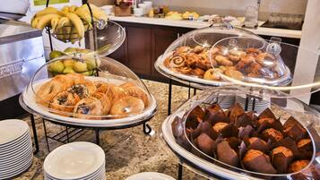 Petit déjeuner préparé sur commande (12 USD par personne)