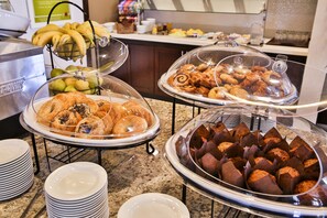Desayuno a la carta todos los días (con cargo)
