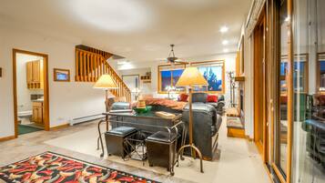 3 Bedroom, 4 Bathroom - 14 | Living area | Flat-screen TV, fireplace, iPod dock