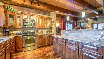 3 Bedroom, 4 Bathroom - 24 | 3 bedrooms, bed sheets