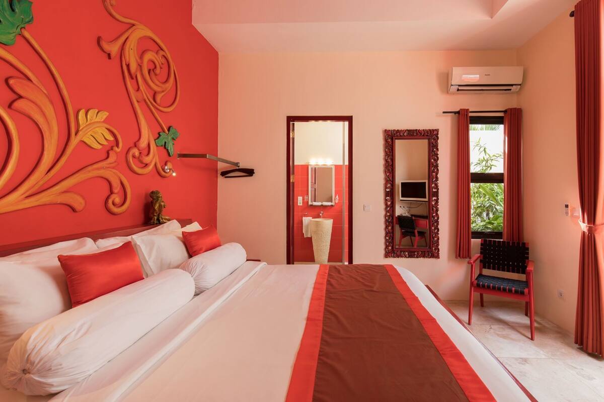 Premium bedding, pillowtop beds, free minibar items, in-room safe