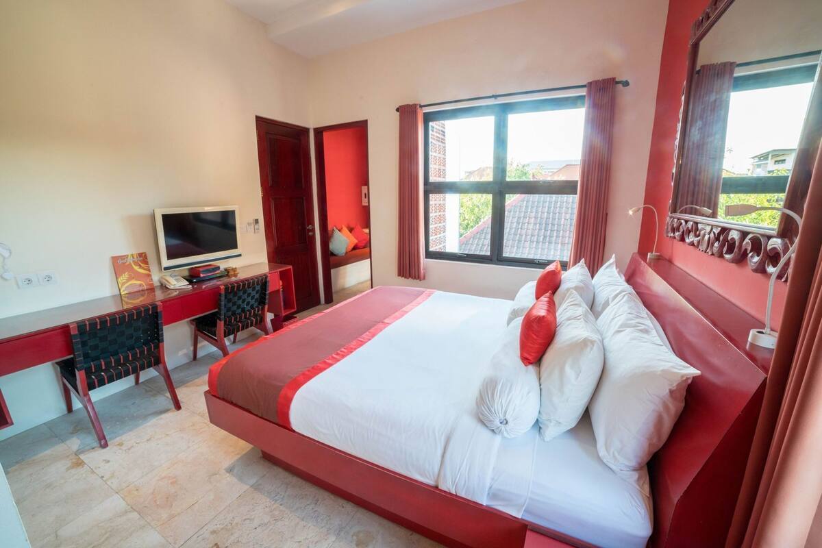 Premium bedding, pillowtop beds, free minibar items, in-room safe