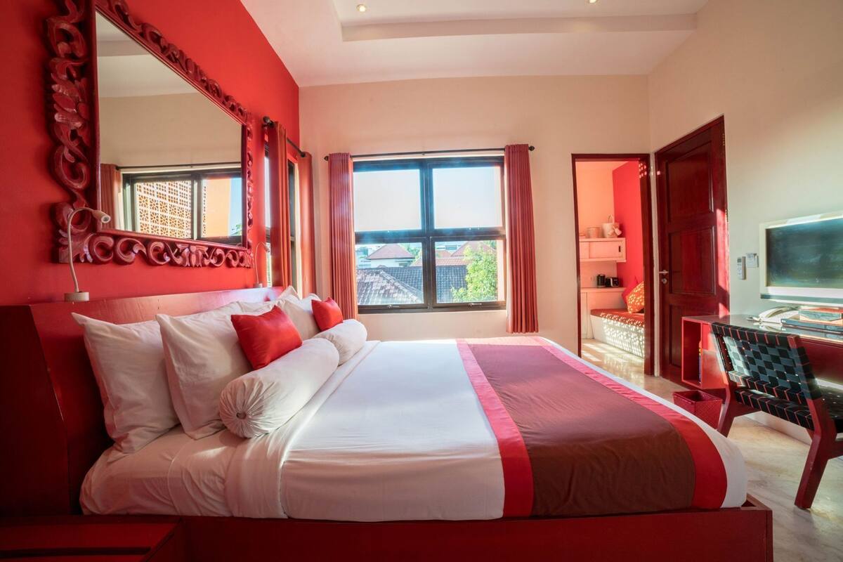 Premium bedding, pillowtop beds, free minibar items, in-room safe