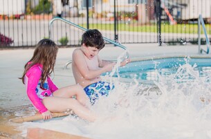 Outdoor pool, pool loungers