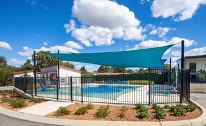 屋外プール、サンラウンジャー