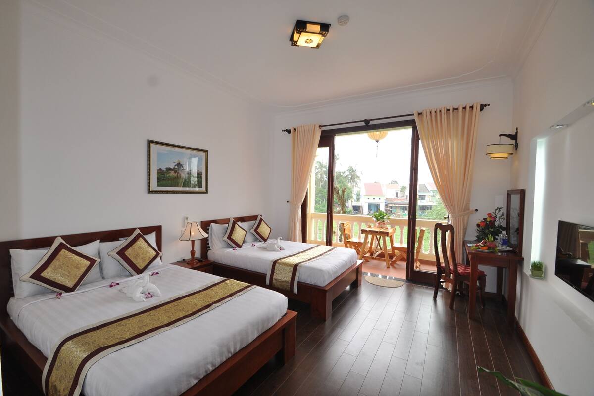 Family Room, Garden View | Minibar, in-room safe, desk, iron/ironing board