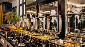 Daily buffet breakfast (VND 350000 per person)