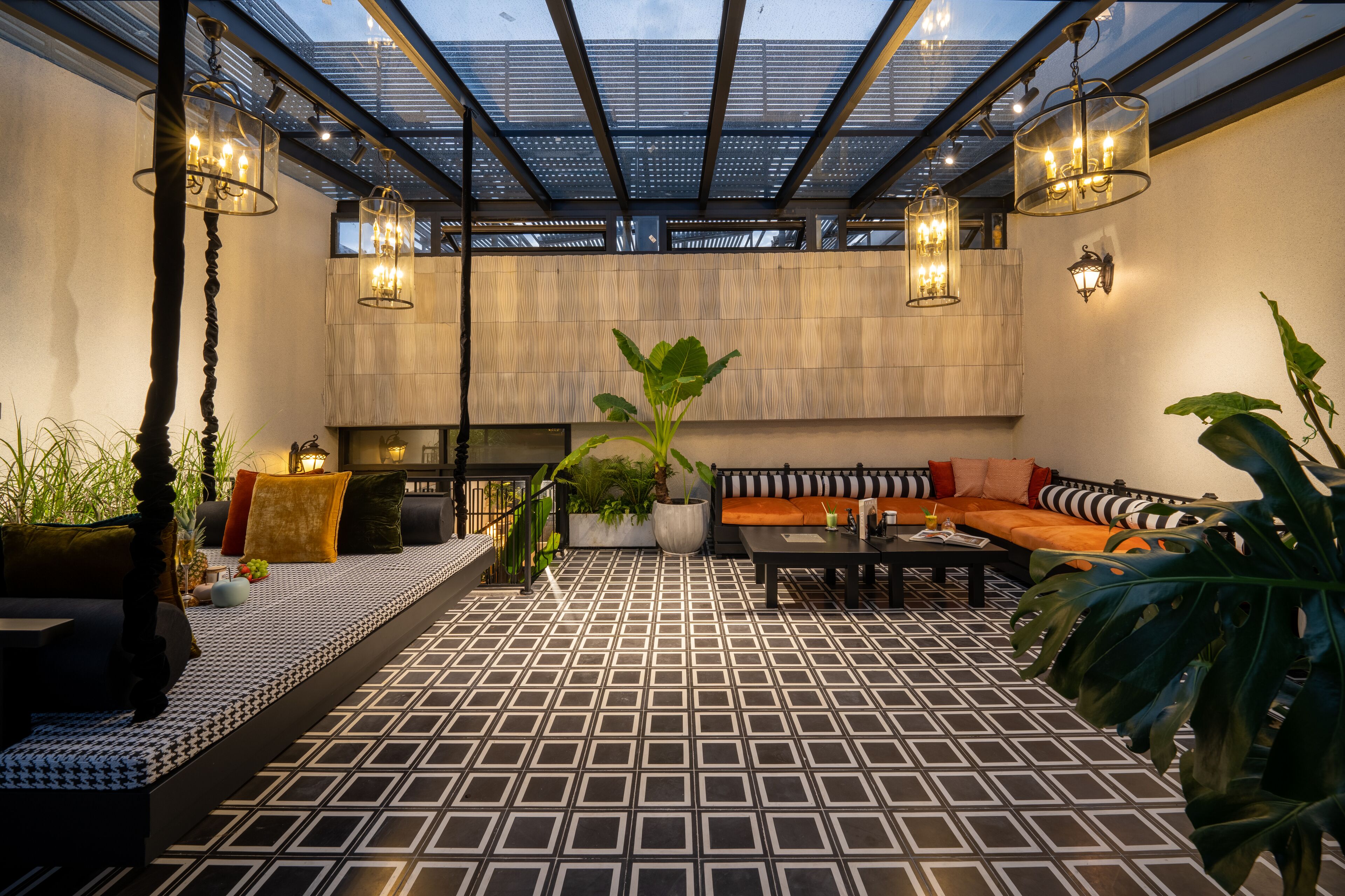 outdoor pool, open 6:00 am to 9:00 pm, pool loungers