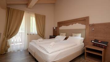 In-room safe, desk, soundproofing, cribs/infant beds