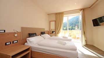 In-room safe, desk, soundproofing, cribs/infant beds