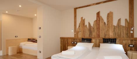 In-room safe, desk, soundproofing, cribs/infant beds