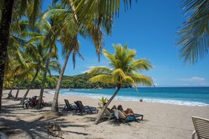 Free beach shuttle, sun-loungers, beach towels, beach massages - Leyenda Boutique Hotel & Spa (Puerto Carrillo)