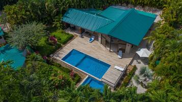 2 outdoor pools, sun loungers