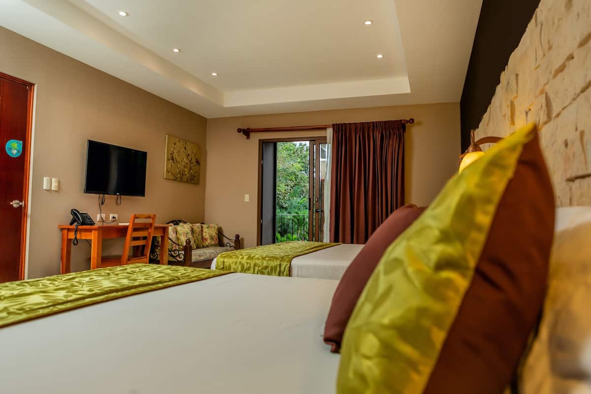 Luxury-Studiosuite, Mehrere Betten, Whirlpool | 2 Schlafzimmer, hochwertige Bettwaren, Minibar, Zimmersafe