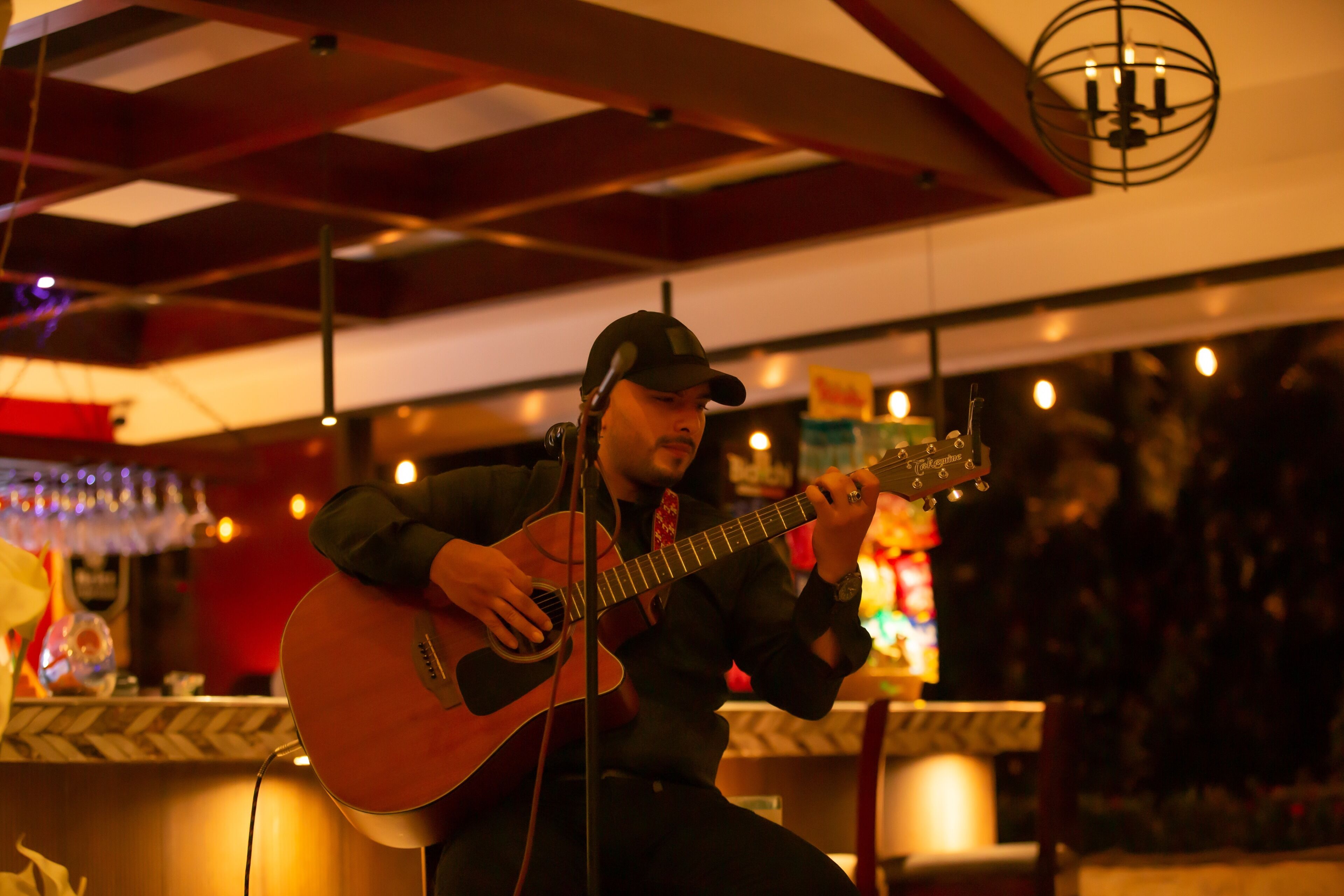 breakfast, lunch, dinner served; international cuisine