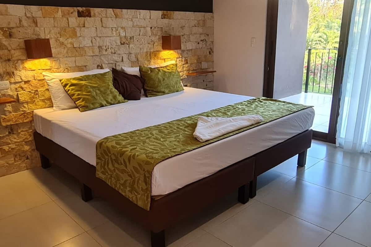 2 bedrooms, premium bedding, minibar, in-room safe