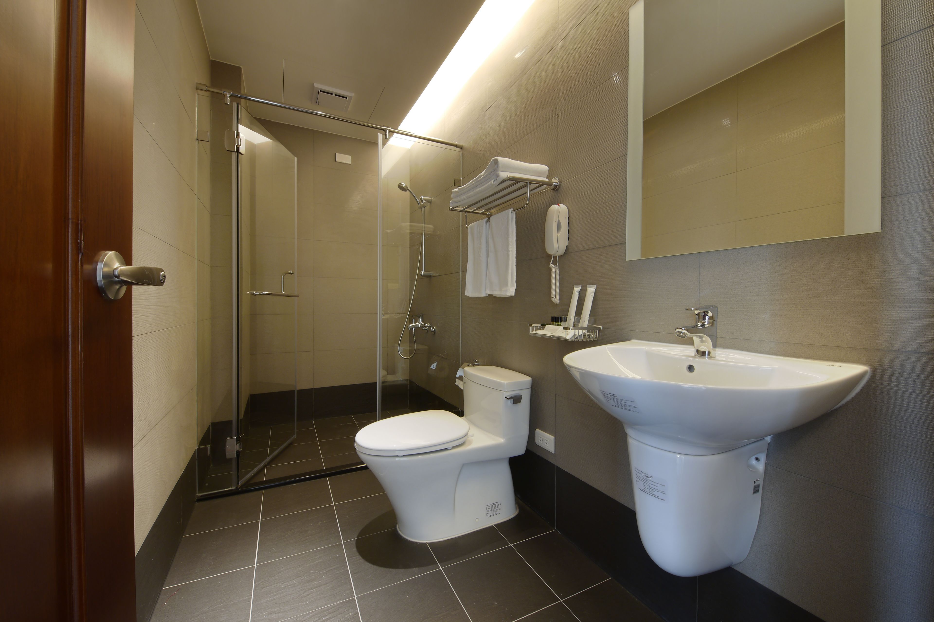 luxury double room with harbor view | bathroom | shower, hair dryer, towels, shampoo