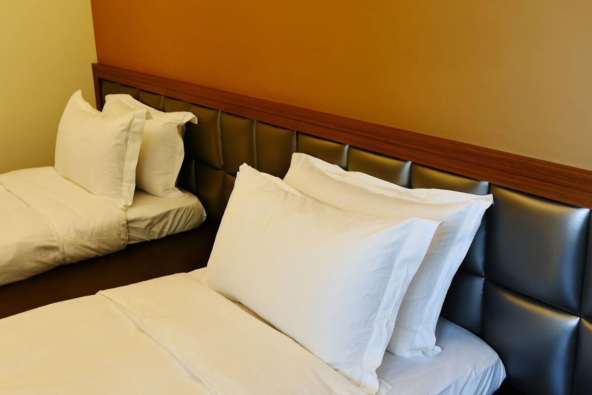 Down comforters, in-room safe, desk, blackout drapes