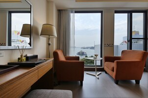 Doppia Luxury, vista porto | Copriletto in piuma, una cassaforte in camera, una scrivania