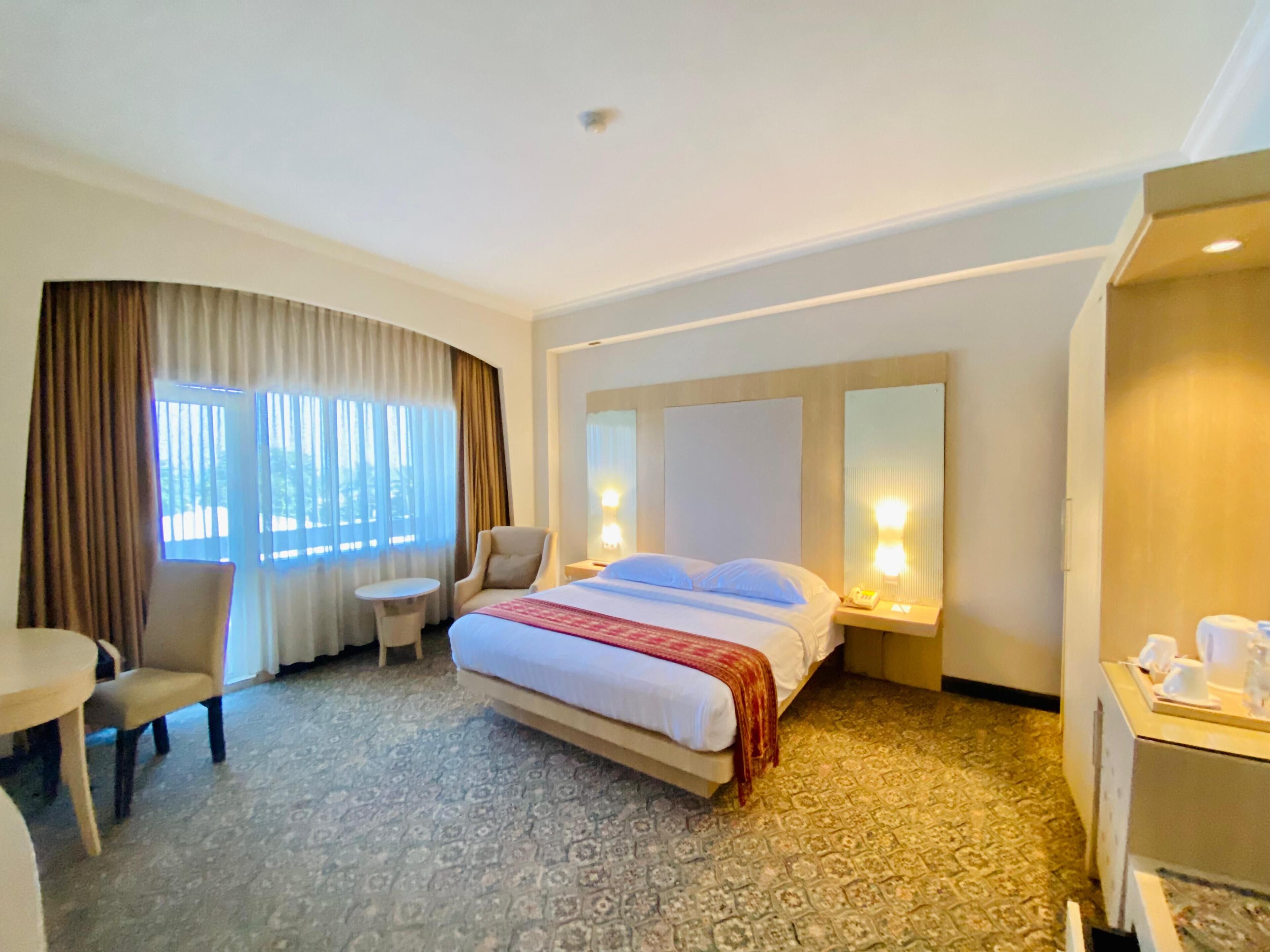 Deluxe Double Room | Minibar, in-room safe, desk, free WiFi
