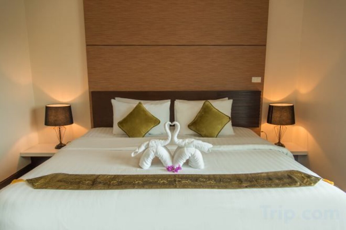 In-room safe, rollaway beds, free WiFi