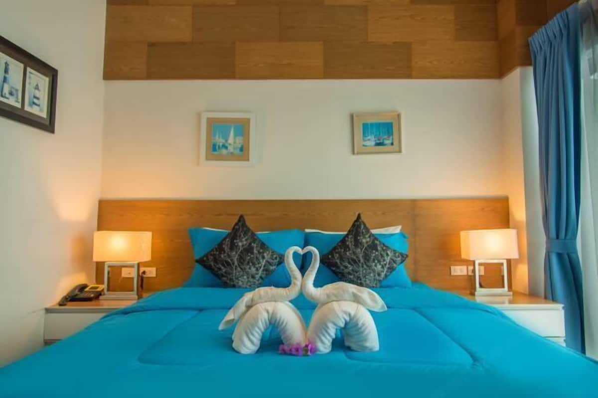 In-room safe, rollaway beds, free WiFi