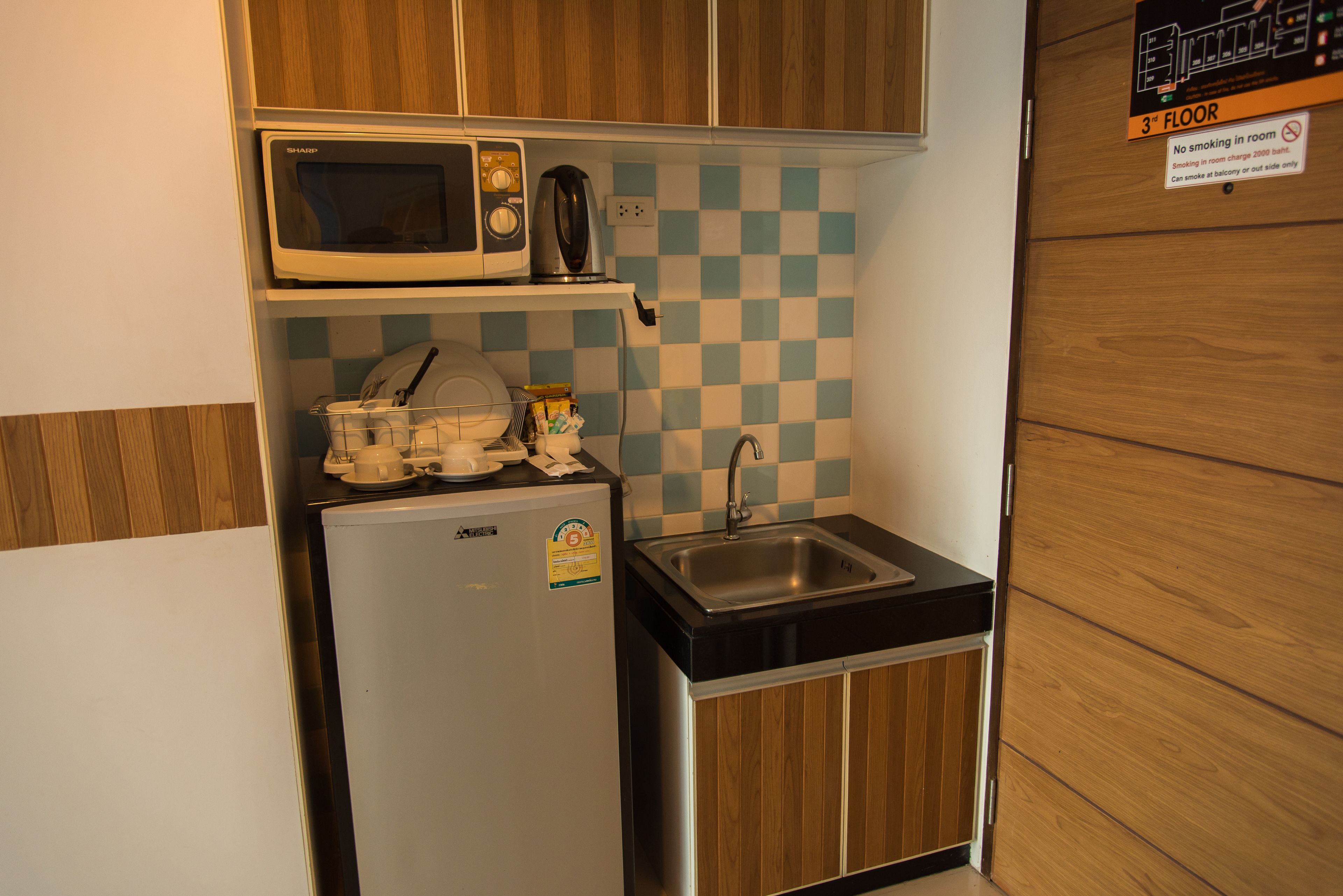 deluxe room | private kitchenette | fridge, microwave, coffee/tea maker