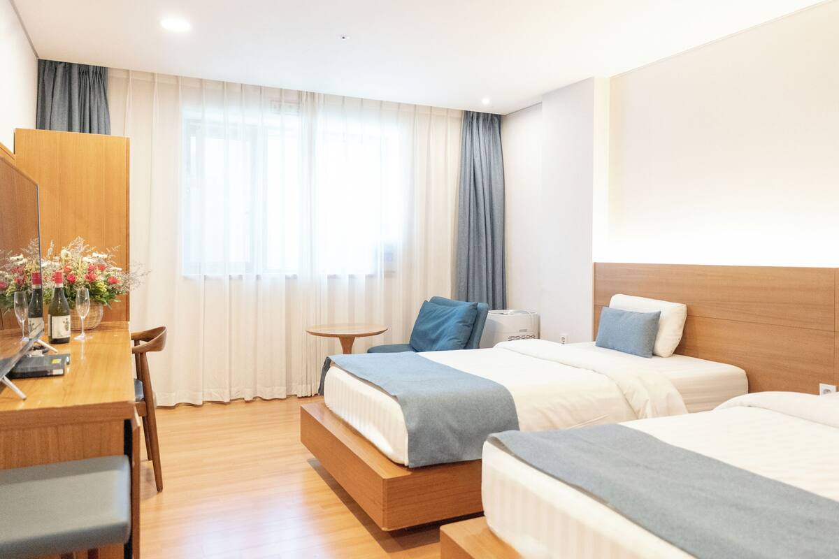 Premium Twin Room | Free WiFi, individually decorated, individually furnished, bed sheets