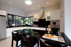 In-room dining - Phuket Lagoon Pool Villa (Ko Kaeo)