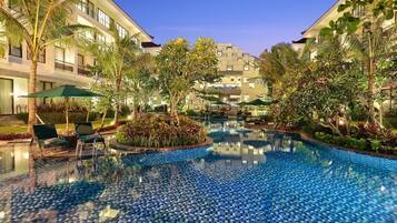 Outdoor pool, pool umbrellas, sun loungers