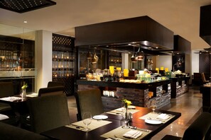 Breakfast, lunch and dinner served - Bali Nusa Dua Hotel (Nusa Dua)