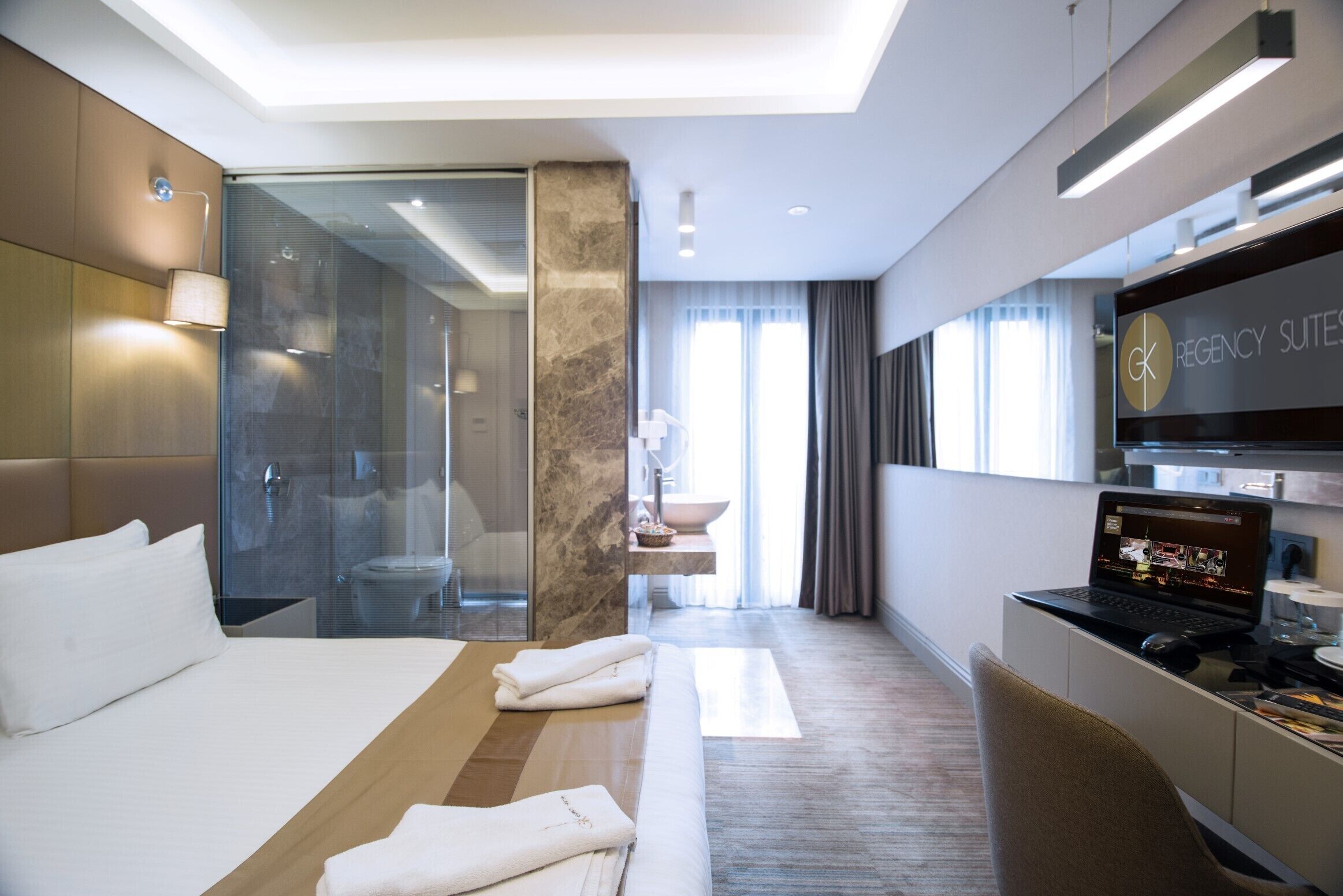 Standard Room | Premium bedding, minibar, in-room safe, desk