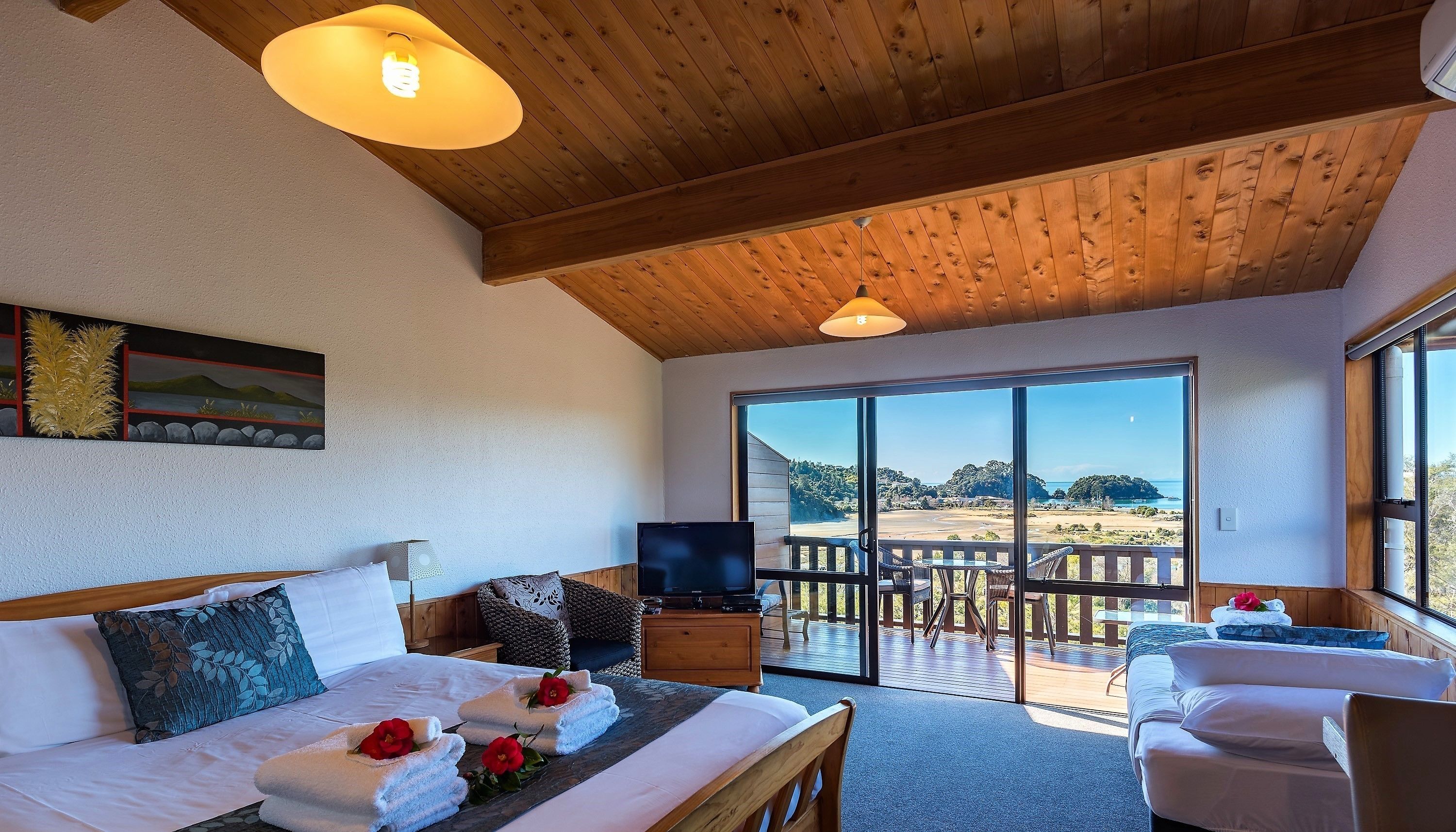 triple room | living area | flat-screen tv, dvd player